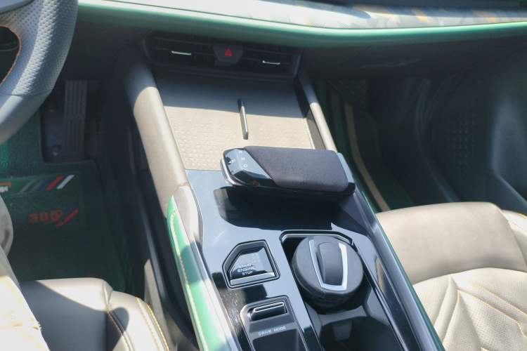 Used CHANGAN UNI-T 2023 2nd Generation 1.5T Sport Edition Flagship Version Gear Lever