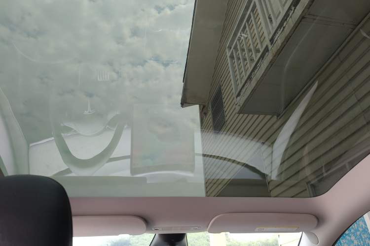 Used Tesla Model Y 2023 High-Performance All-Wheel-Drive Version Headliner