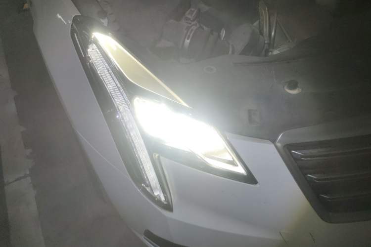 Used Cadillac XTS 2018 28T Tech Edition Right Front Headlight