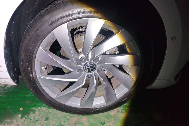 Used Volkswagen FAW-Volkswagen CC 2023 380TSI Striking Edition Right Front Wheel Hub