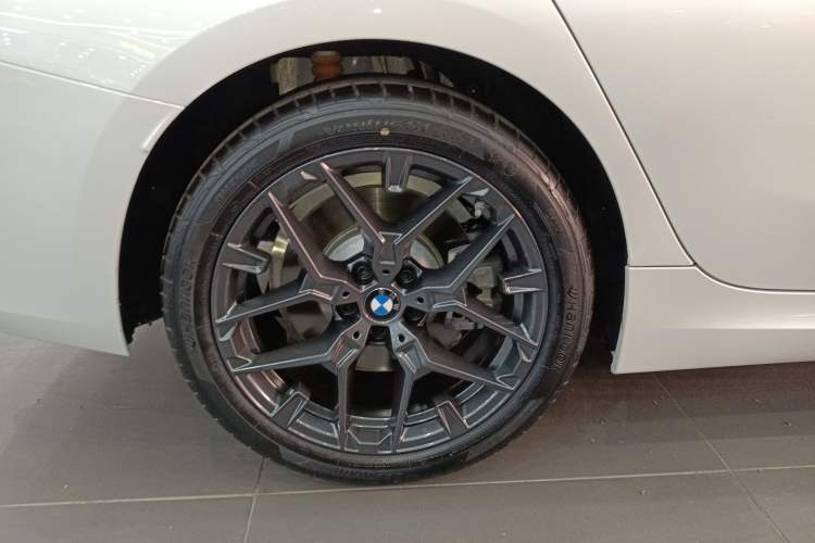 Used BMW 3 Series 2025 330Li M Sport Shadowline Package Right Rear Wheel Hub