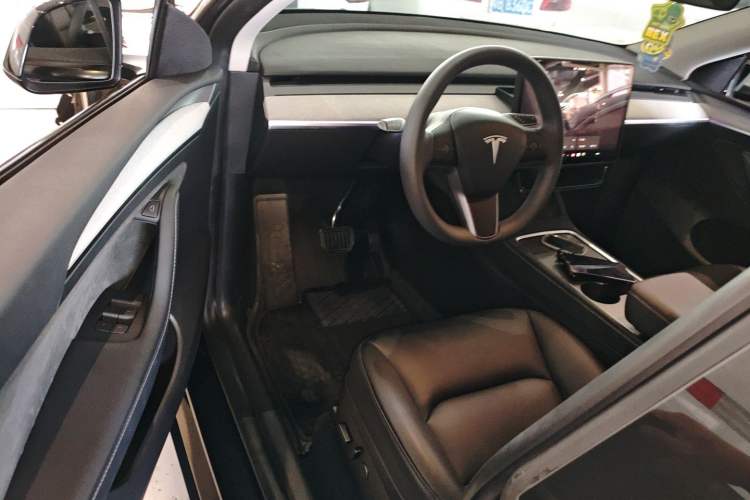 Used Tesla Model Y 2023 Rear-Wheel-Drive Version