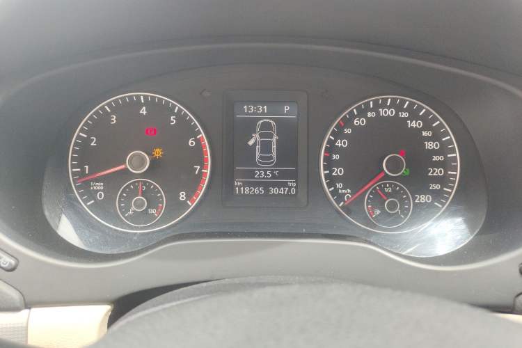 Used Volkswagen Sagitar 2014 1.4TSI Automatic Luxury Model Instrument Cluster