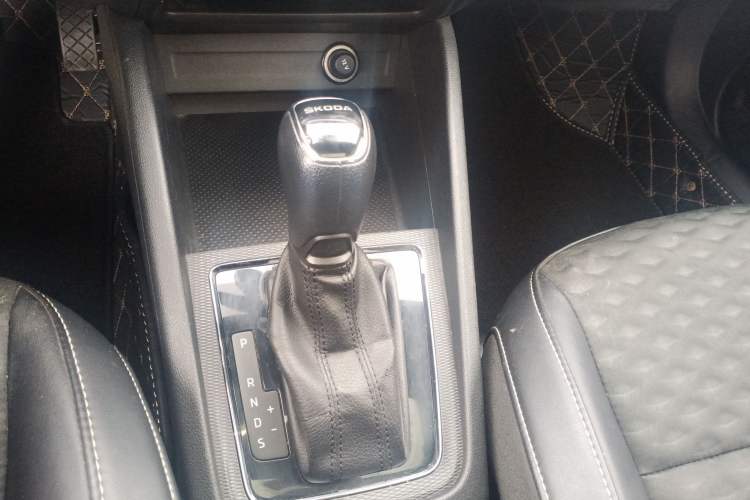 Used Skoda Kamiq 2020 1.5L Automatic Comfort Edition Gear Lever