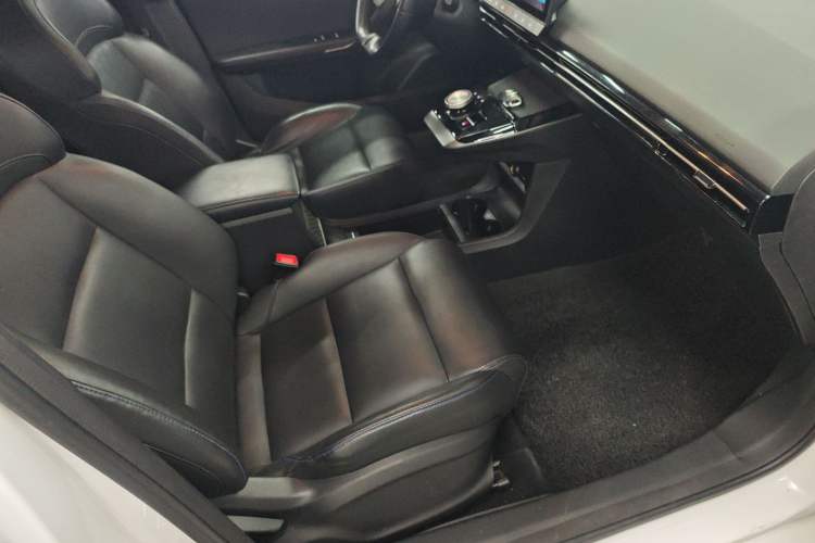 Used MG 4 EV 2023 425km Executive Version Right Front Seat