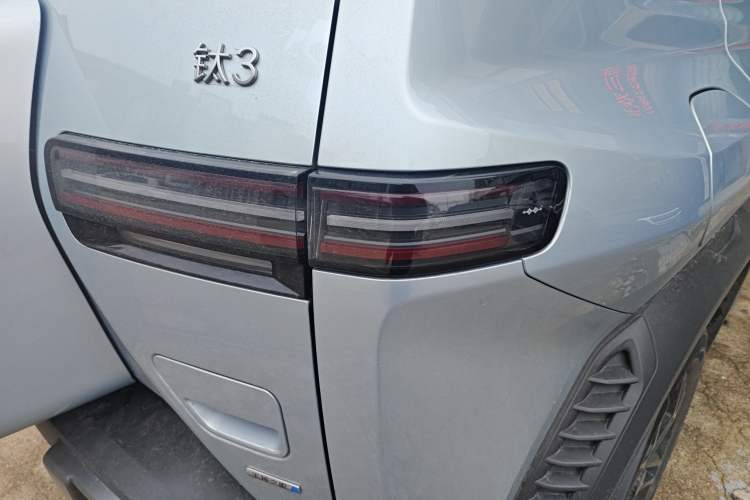 Used Formula Leopard Titanium 3 2025 501 km Range Rear-Wheel Drive Intelligent Driving Max Edition Right Rear Taillight