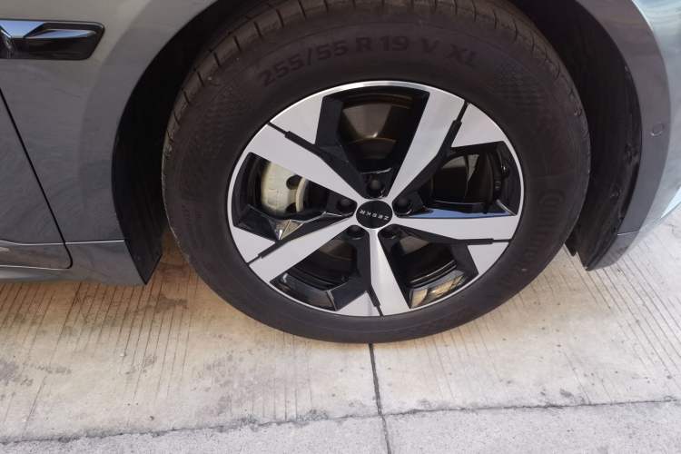 Used Zeekr 001 2021 Ultra-Long Range Single-Motor WE Edition Right Front Wheel Hub