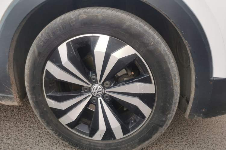 Used Volkswagen T-Cross 2019 280TSI DSG Luxury Edition Right Front Wheel Hub