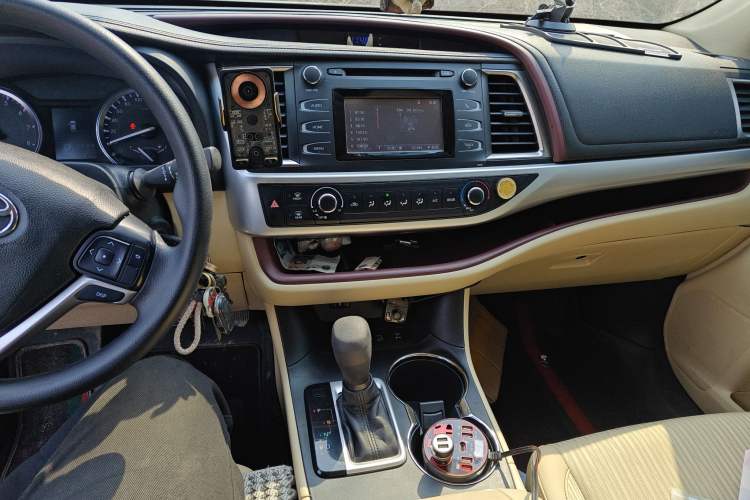 Used Toyota Highlander 2015 2.0T Four-Wheel Drive Elite Edition 7-Seater
