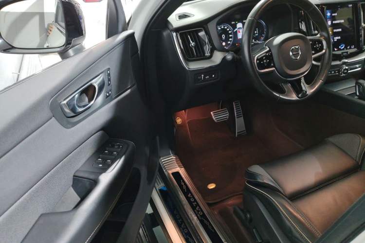 Used Volvo XC60 New Energy 2021 T8 E-Drive Hybrid Smart & Dynamic Edition