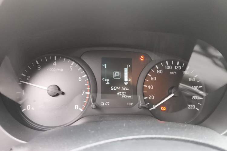 Used Nissan Navara 2017 2.5L Automatic 2WD Luxury Edition QR25
