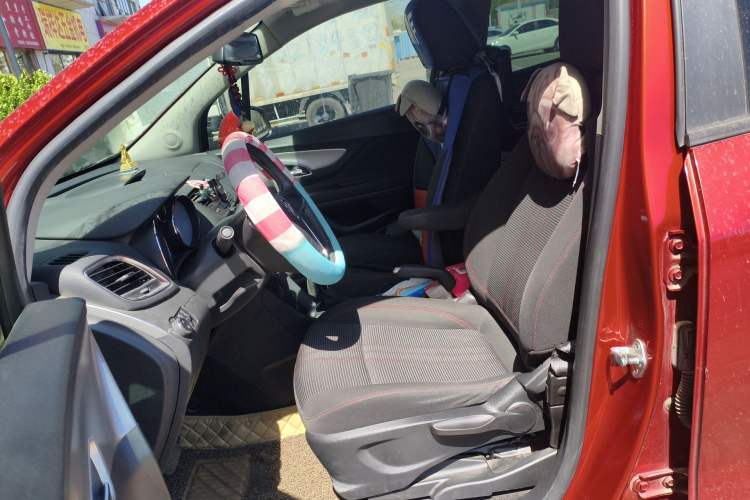 Used Buick Encore 2015 1.4T Automatic Two-Wheel Drive Urban Elite Version Left Front Seat