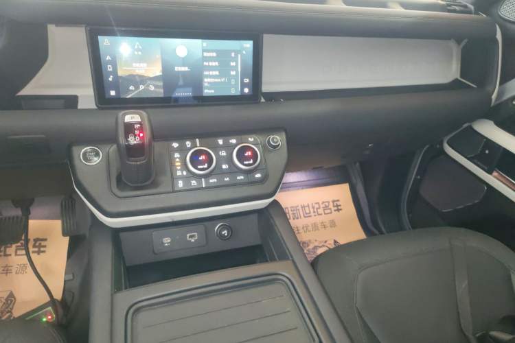Used Land Rover Defender 2020 110 P400 Dark Special Edition Audio And AC Panel