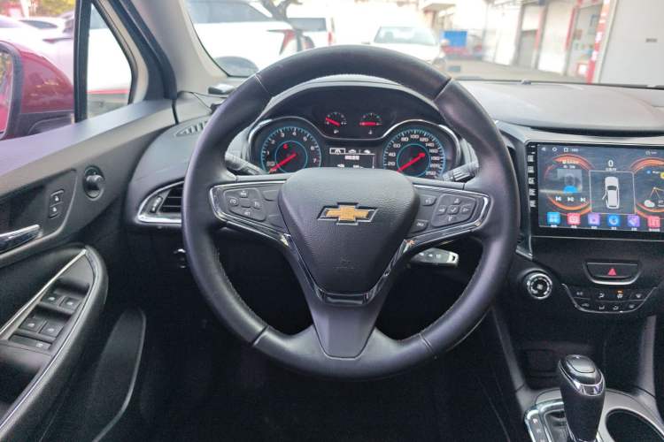 Used Chevrolet Cruze 2018 320 Automatic Pioneer Sunroof Edition Steering Wheel