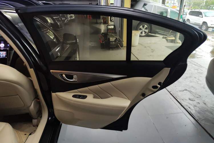 Used Infiniti Q50 2014 3.7L Comfort Edition Interior 6