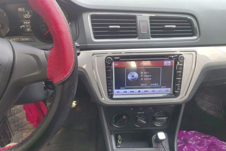 Used Volkswagen Lavida 2015 1.6L Manual Fashion Edition Audio And AC Panel