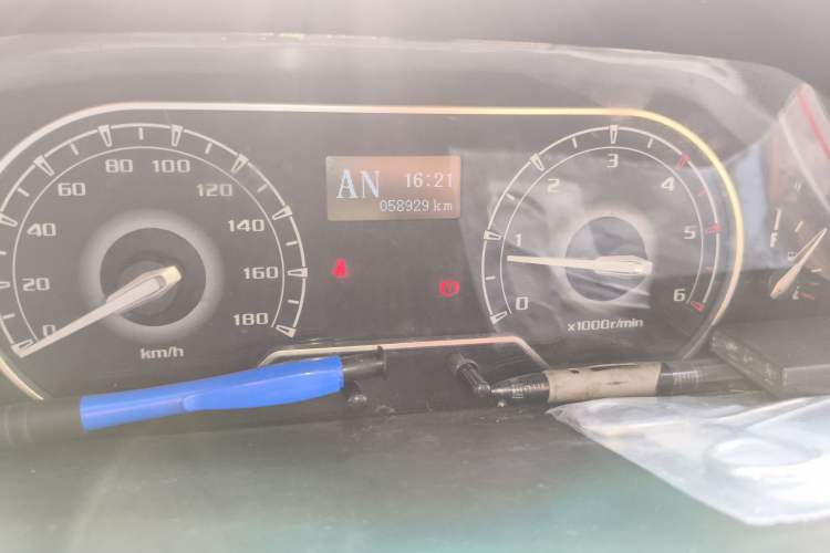 Used SAIC MAXUS Xintu V80 2018 2.5T AMT Elite Edition Short Wheelbase Mid-Roof Design 5-6 Seater Instrument Cluster