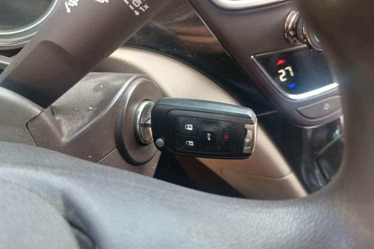 Used Buick Regal 2015 2.0L Leading Fashion Edition