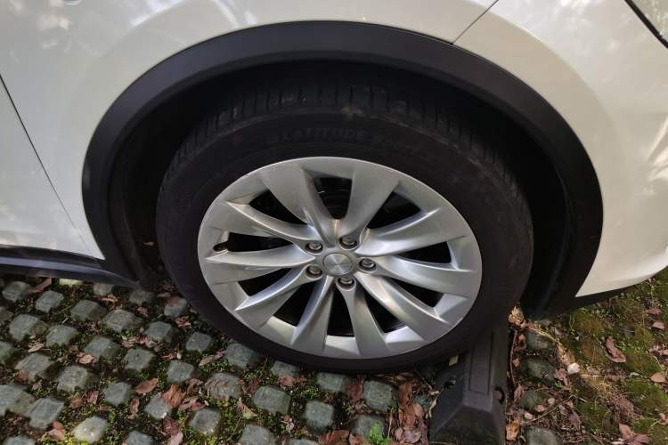 Used Tesla Model X 2017 X 100D Long Range Edition Right Front Wheel Hub