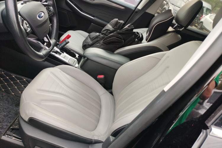 Used Ford Escape 2020 EcoBoost 245 Two-Wheel-Drive Titanium Edition