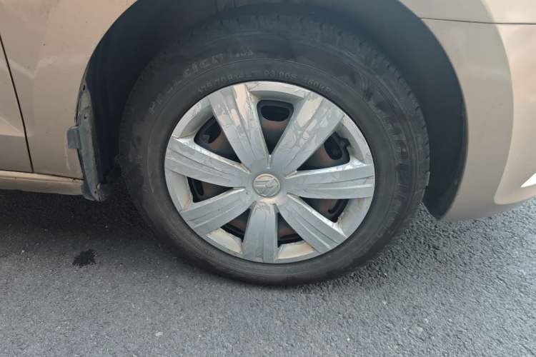 Used Volkswagen Jetta 2013 1.6L Manual Fashion Edition Right Front Wheel Hub