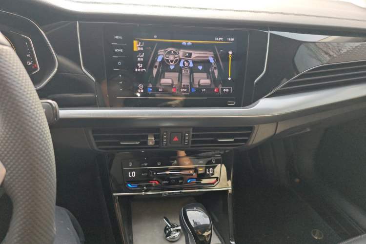 Used Volkswagen Passat 2024 380TSI Dragon Edition Audio And AC Panel