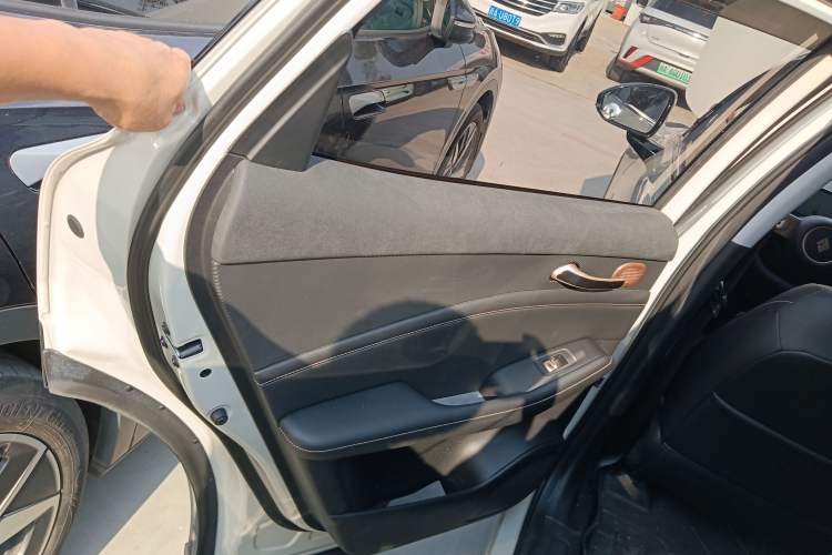 Used Baojun Yunhai 2024 600km Pure Electric Version Left Rear Door Interior