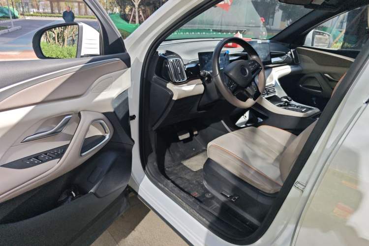 Used BYD Song Pro New Energy 2024 HONOR Edition DM-i 71KM Navigation Model Driver Seat