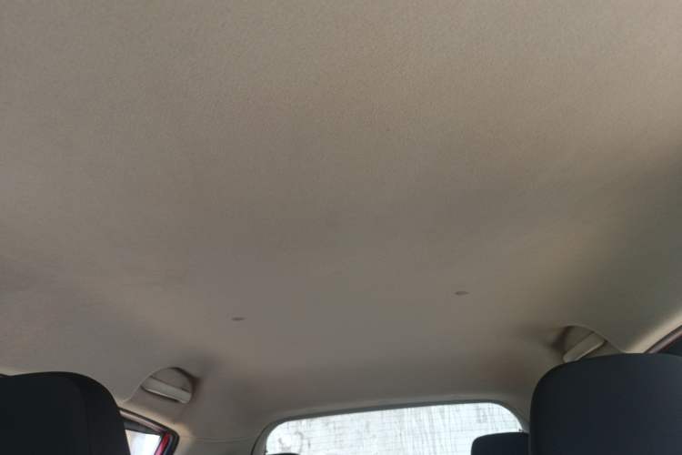 Used Venucia R50 2015 1.6L Automatic Fashion Edition