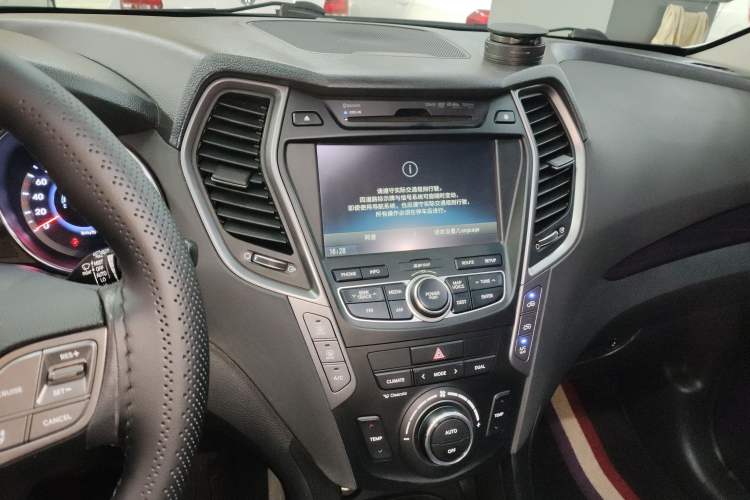 Used Hyundai Santa Fe 2013 2.0T Automatic All-Wheel Drive Top Trim