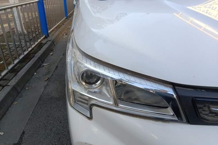 Used Dongfeng Fengon 380 2022 1.5L Comfort-Class Passenger Vehicle (Steel Spring) with 7 Seats