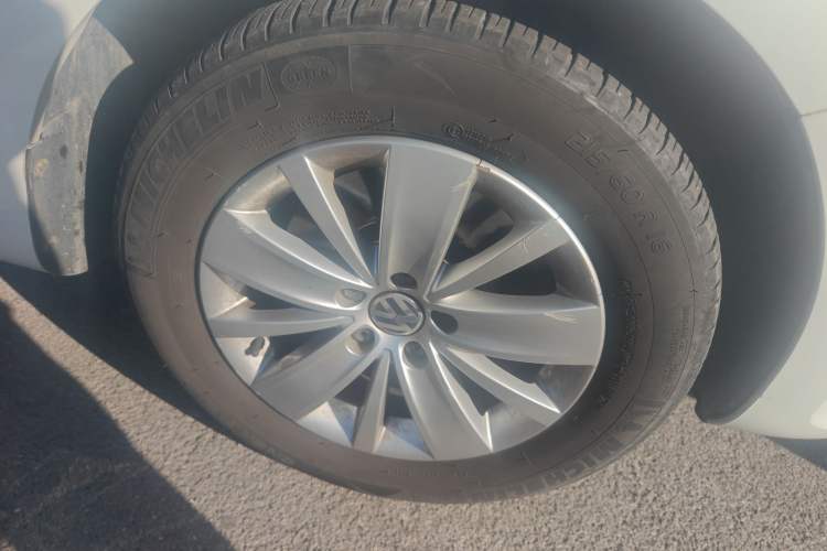 Used Volkswagen Sharan 2013 1.8TSI Standard Model Right Front Wheel Hub