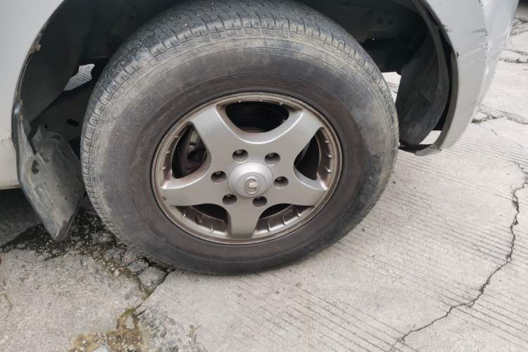 Used Great Wall Wingle 5 2016 2.8T Two-Wheel-Drive Entry-Level GW2.8TC Big Double-Cab GW2.8TC Right Front Wheel Hub