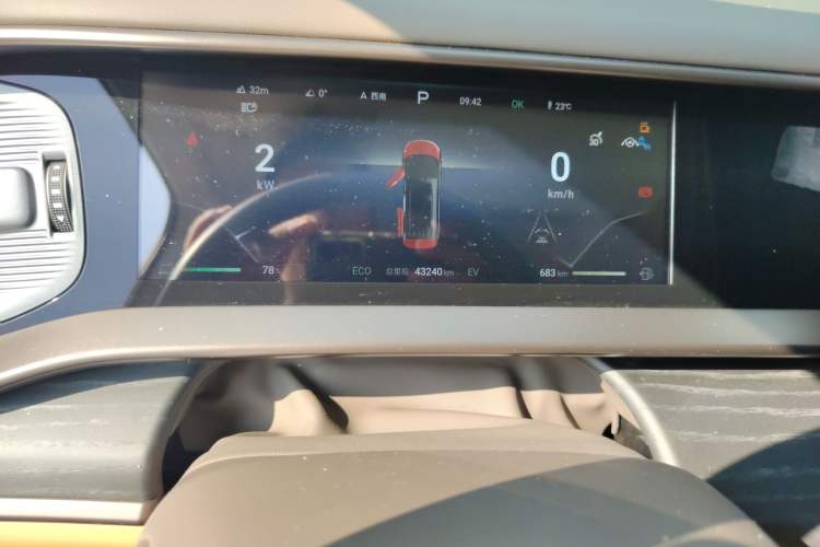 Used Denza D9 2022 DM-i 970 Four-Wheel Drive Flagship Model Odometer Close Up