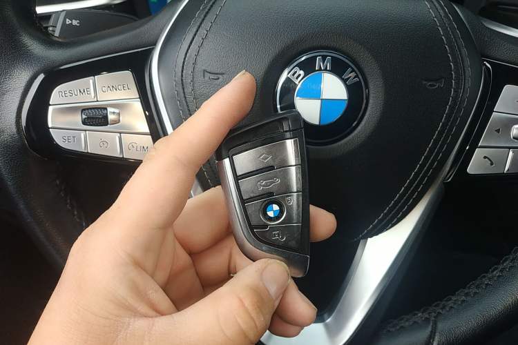 Used BMW 5 Series 2022 Restyled 525Li Luxury Package Vehicle Key