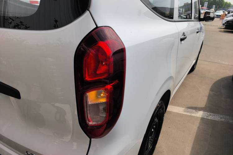 Used Wuling Hongguang New Energy 2024 All-Electric Model 300KM Standard Version Exterior 3