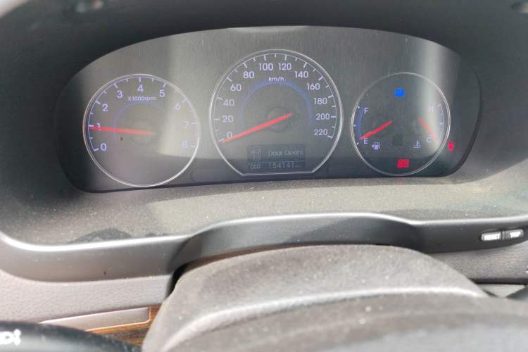 Used Hyundai Santa Fe Classic 2012 2.4 Comfort Edition 7-Seater Four-Wheel Drive Odometer Close Up