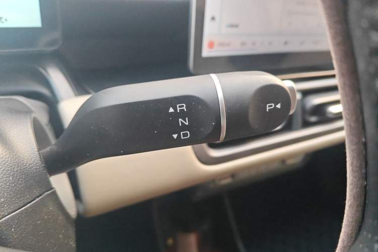 Used Wuling Bingo PLUS 2024 330 km Range Five-Seater Version Gear Lever