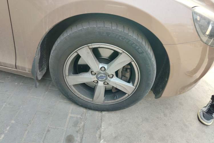 Used Volvo V40 2013 2.0T ZhiShang Version
