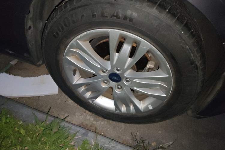 Used Ford Focus 2012 Sedan 1.6L Manual Comfort Model Right Front Wheel Hub