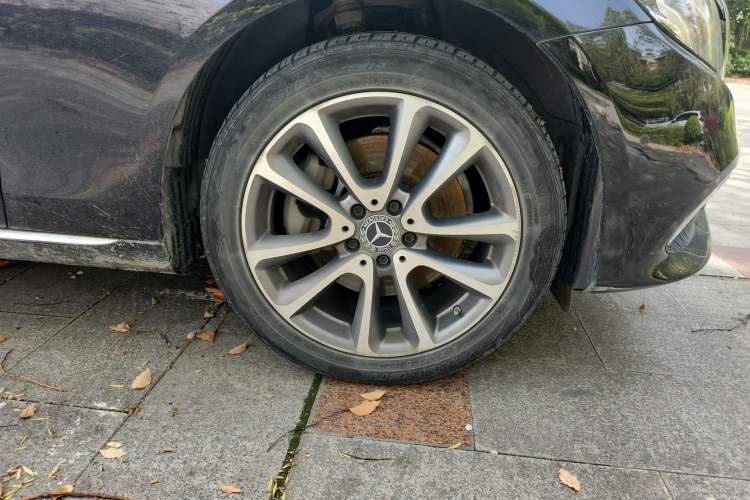 Used Mercedes-Benz E-Class 2019 E 260 L Right Front Wheel Hub