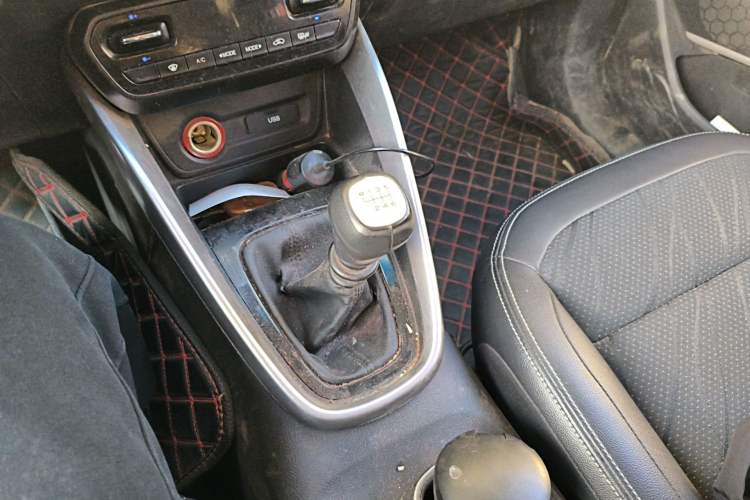 Used Baojun 510 2017 1.5L Manual Fashion Model Gear Lever