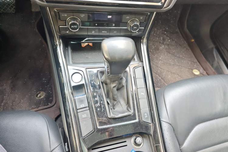 Used Volkswagen Phideon 2019 380TSI Two-Wheel Drive Business Edition China VI Standard
