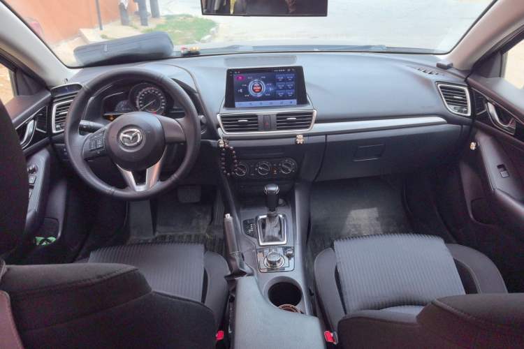 Used Mazda 3 Axela 2014 Sedan 1.5L Automatic Comfort Model Center Console