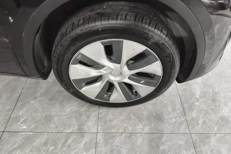 Used Tesla Model Y 2022 Revised Version Long-Range All-Wheel Drive Right Front Wheel Hub