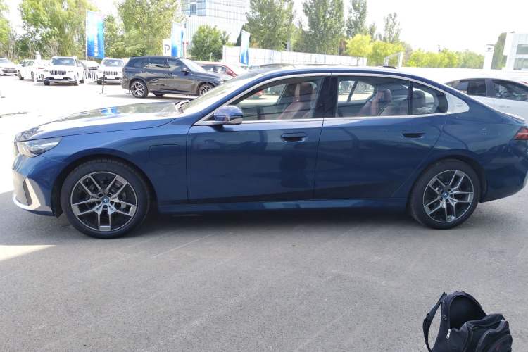 Used BMW i5 2024 eDrive 35L Luxury Package
