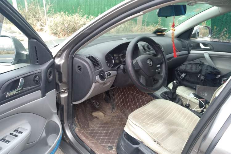 Used Skoda Octavia 2015 Classic Model 1.6L Manual Eado Version Driver Seat