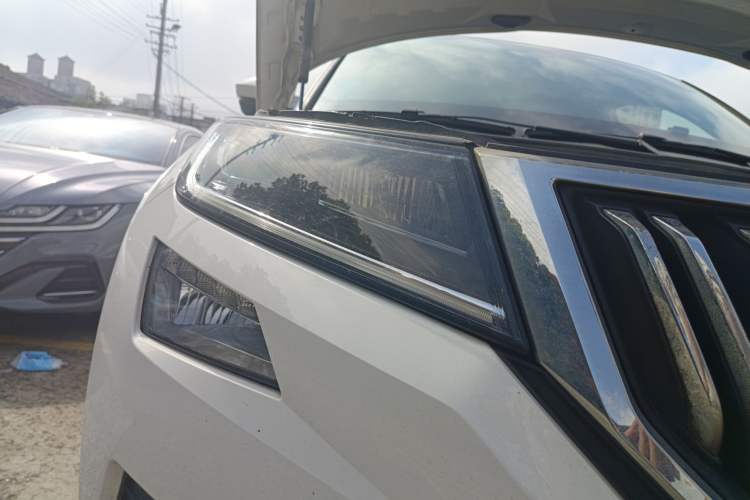 Used Skoda Kodiaq 2019 Facelifted TSI330 5-Seater Two-Wheel-Drive Luxury Enjoyment Edition China VI Standard Right Front Headlight