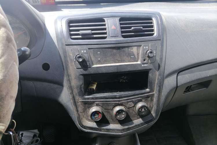 Used Wuling Zhengcheng 2015 1.5L Comfort L3C Audio And AC Panel