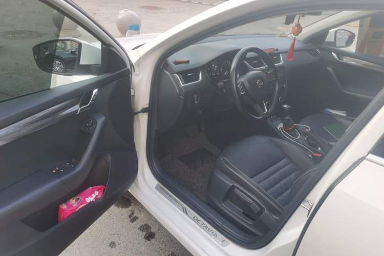 Used Skoda Octavia 2017 TSI280 DSG Smart Drive Edition Driver Seat